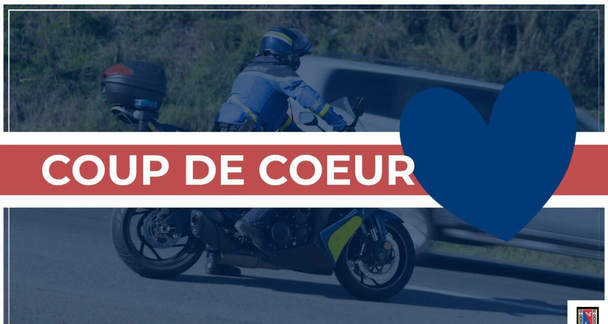 Les gendarmes l'arrêtent pour excès de vitesse... mais deviennent aussitôt ses meilleurs alliés