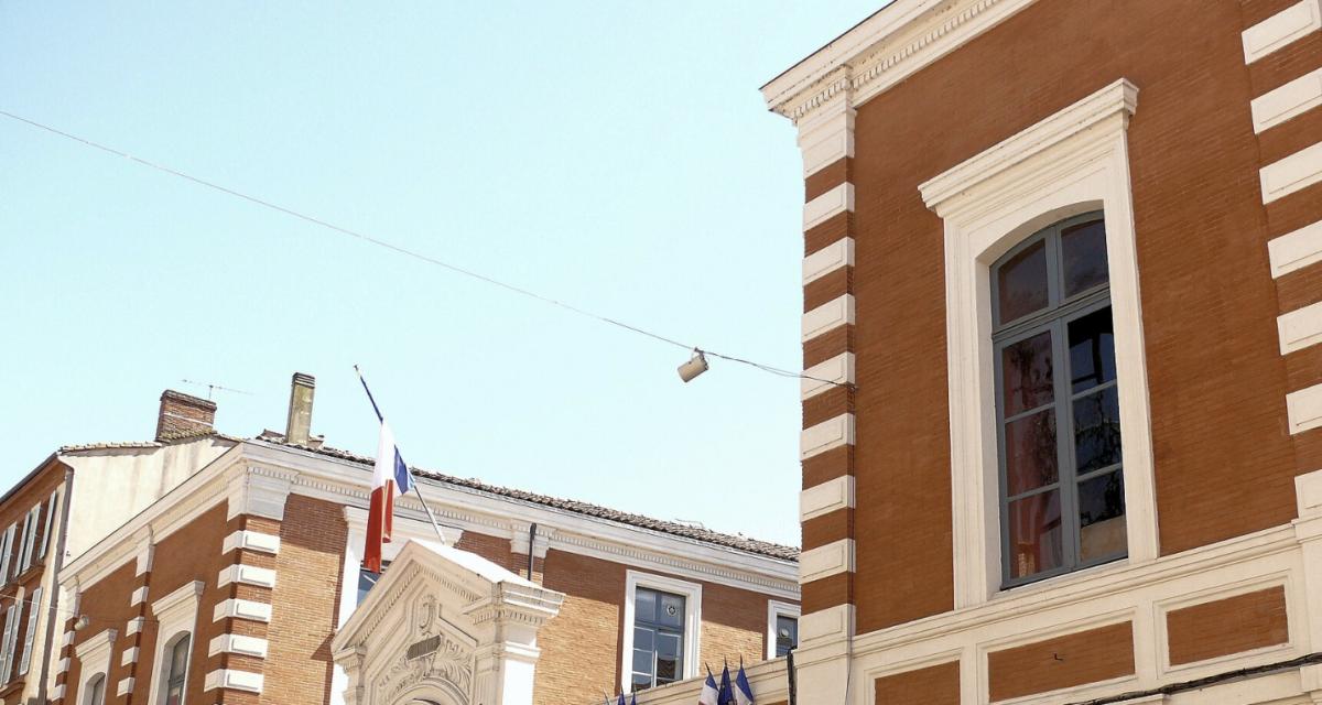 La vente du véhicule de fonction du maire de cette ville fait débat et enflamme le conseil municipal