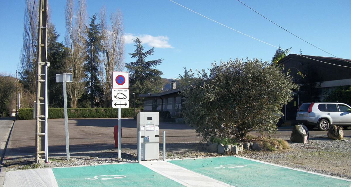 Dans ce village, une borne de recharge gratuite change le quotidien des habitants