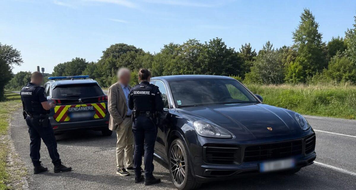 À 75 ans, il écrase l'accélérateur de sa Porsche Cayenne à 213 km/h sur une route à 90