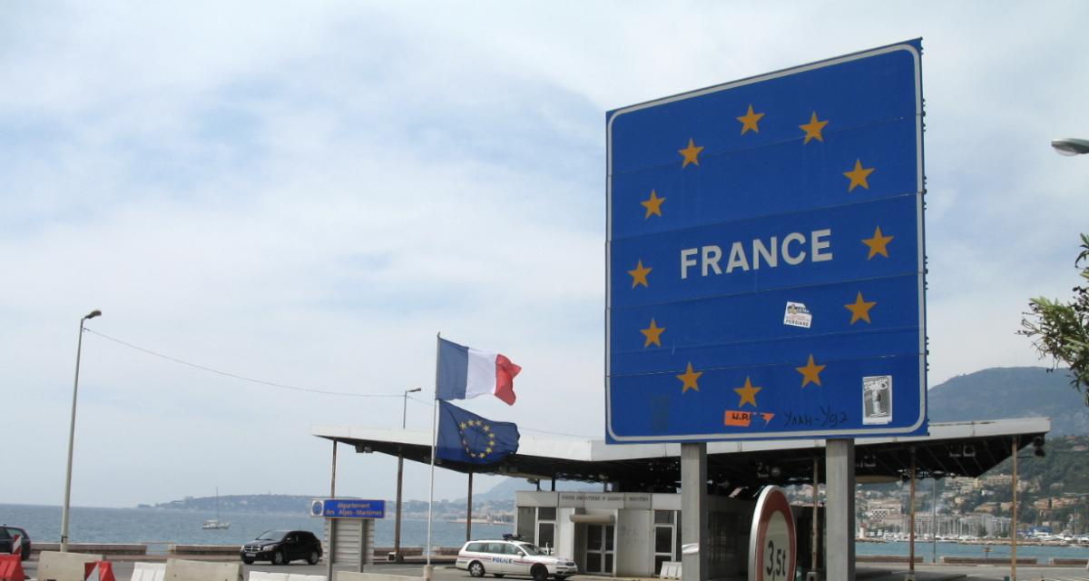 Pourchassé par les douaniers, le pilote d'un go-fast abandonne sa voiture : près de 800 kg de drogue saisis