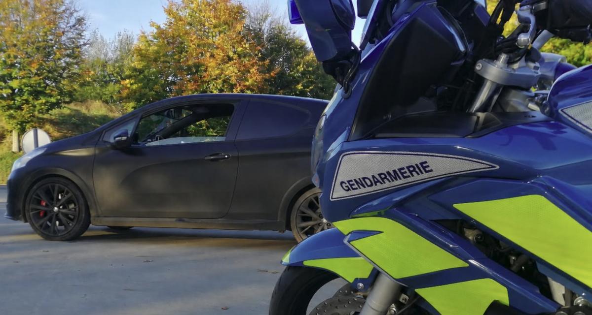 Il tente de disparaître lors d'une interpellation... en allant sur la banquette arrière