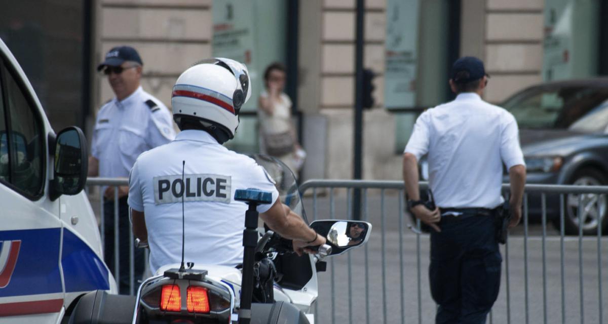 Ils cachent un véritable inventaire de stupéfiants dans leur voiture et s'endorment : la police les réveille brutalement