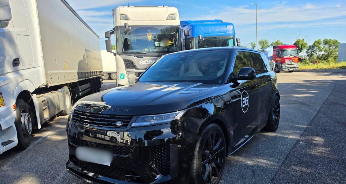 Ils traversent la France à 200 km/h en supercar pour rallier Monaco : les gendarmes offrent un arrêt imprévu à ces 4 conducteurs britanniques