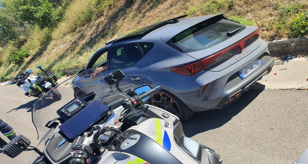 Au volant d'une sportive, il était trop pressé pour rentrer : il perd tout et termine son trajet à pied