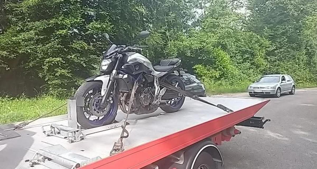Un motard de 21 ans téléphone au guidon, fait une roue arrière sous le nez des gendarmes et perd son permis cash