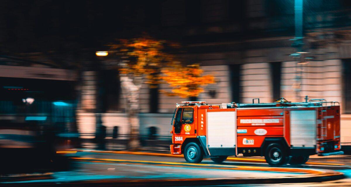 Sa voiture fait plusieurs tonneaux et s'écrase sur le toit : 8 pompiers dépêchés sur place