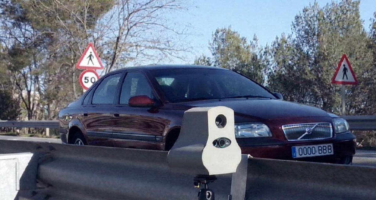 Vous partez en Espagne ? Ces radars laser cachés dans les glissières vous flashent à 1 km et les drones peuvent vous verbaliser directement