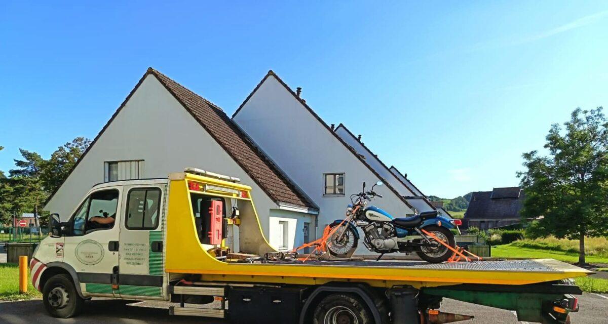 Un motocycliste fuit un contrôle routier à cause de ses gants... et finit devant le tribunal : sans permis, sans assurance, 6 mois de sursis