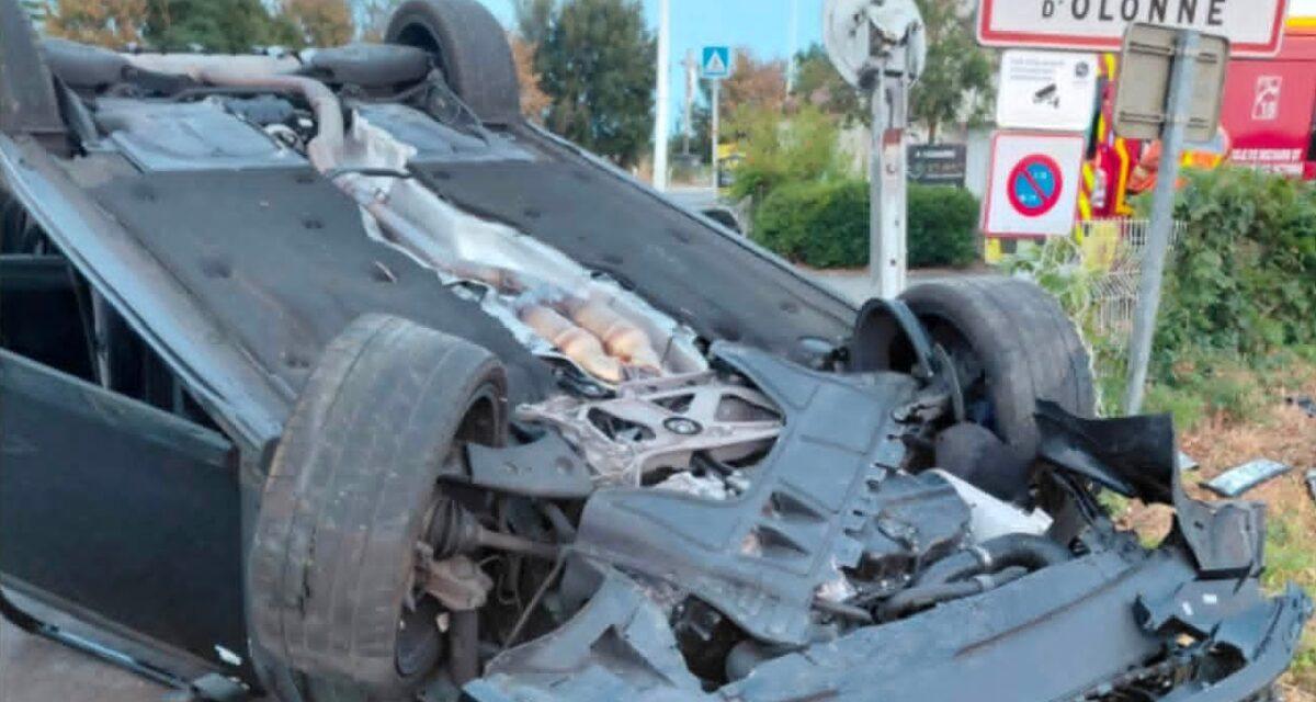 Une voiture se retourne sur un passage à niveau : trains à l'arrêt, route fermée plusieurs jours