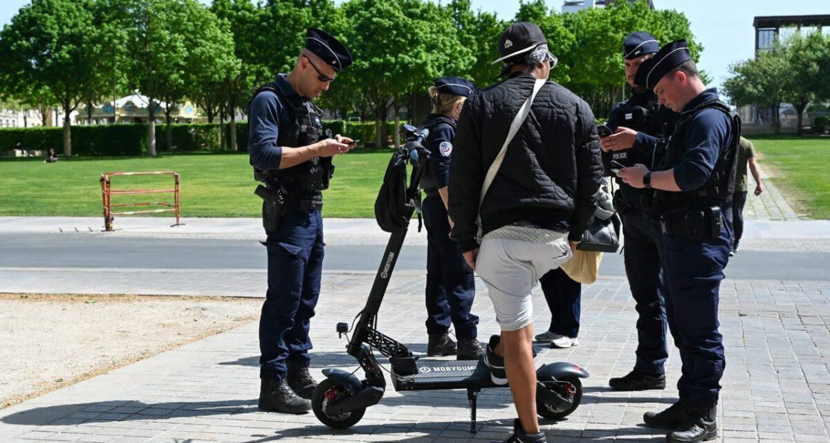 "Beaucoup d'accidents de trottinettes" : le préfet de la Manche va rendre le casque obligatoire dès la rentrée