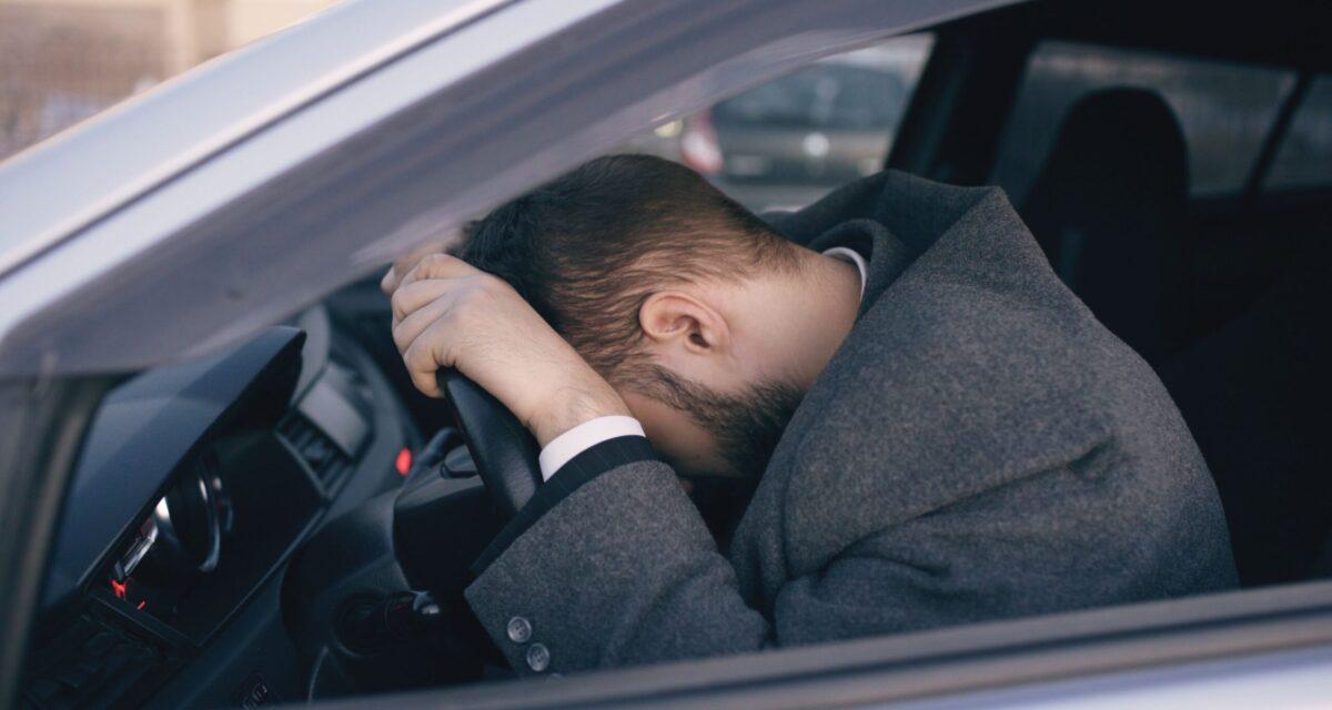 Somnolence au volant : après 17h sans dormir, vous êtes aussi dangereux qu'un conducteur alcoolisé... voici les signes qui ne trompent pas