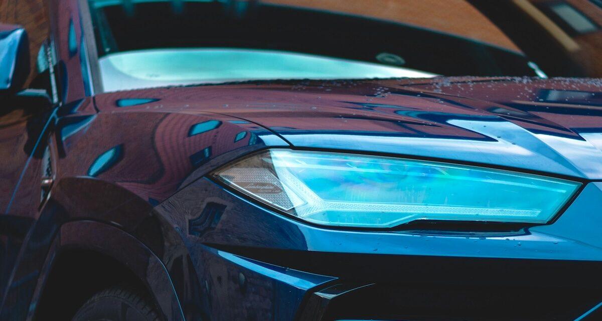 Ils filment une Lamborghini Urus sur le périphérique parisien... l'identité du conducteur les étonne ! (vidéo)