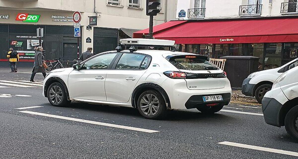 Ils volent des vêtements dans une voiture avant de tenter de repartir avec le véhicule