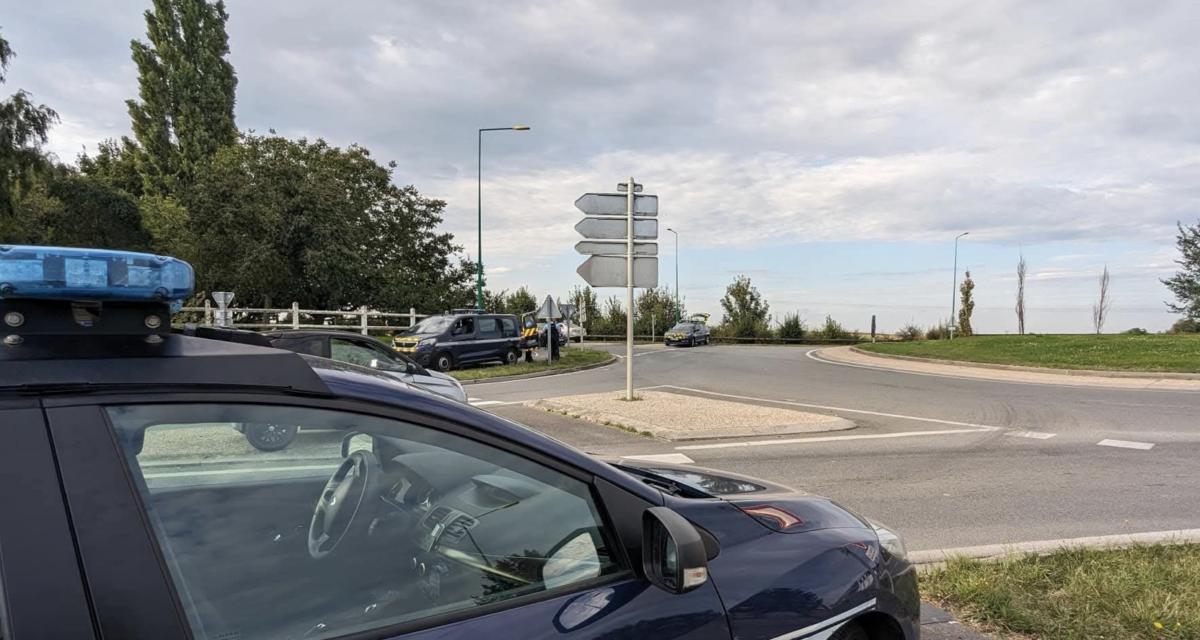 Ils ouvrent le feu sur deux voitures, s'enfuient en laissant leurs affaires et commettent l'erreur fatale de revenir les récupérer