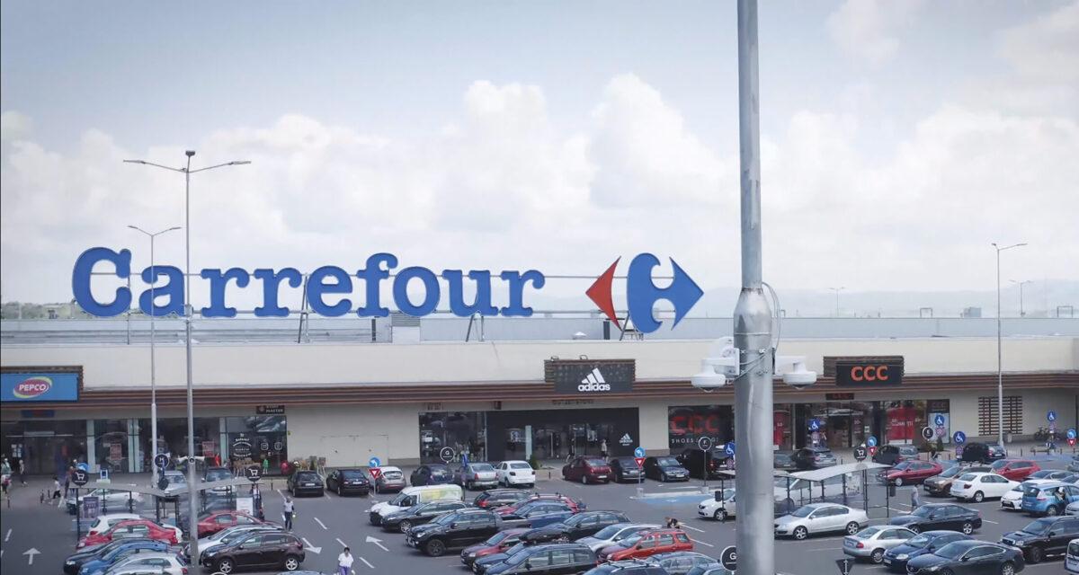 Pourquoi Carrefour restreint l'accès de ses parkings surélevés aux voitures électriques ?