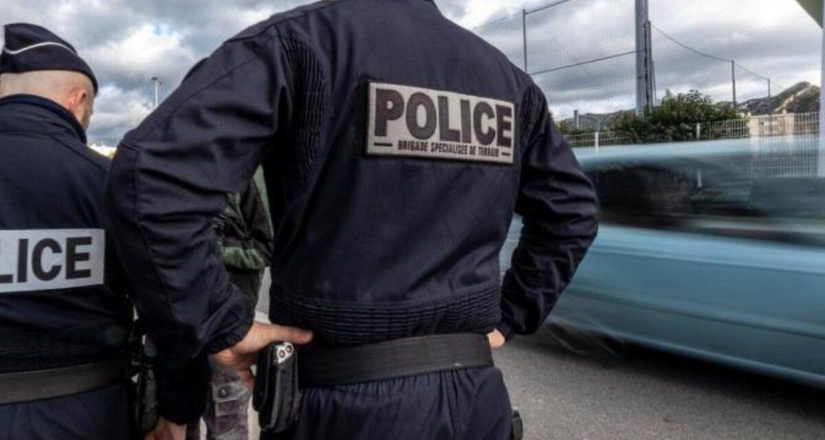 Un homme de 41 ans percute trois voitures de police lors d'une course-poursuite nocturne avant d'être interpellé à un barrage
