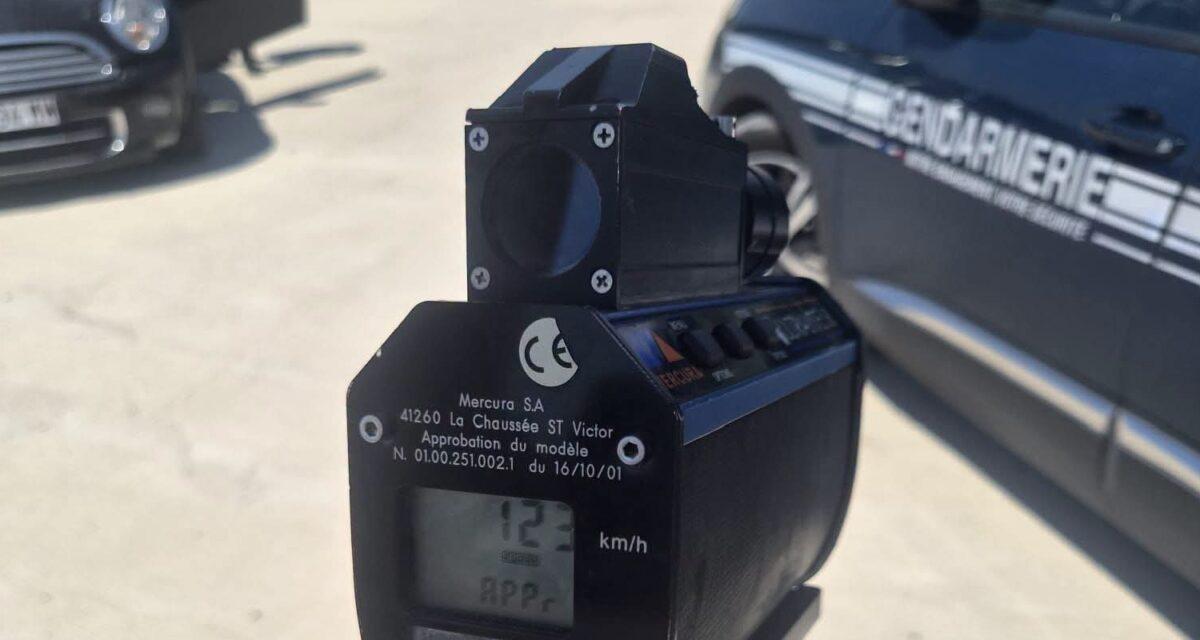 197 km/h sur l'A1, 139 km/h en agglomération : les gendarmes sortent le carton rouge à des chauffards