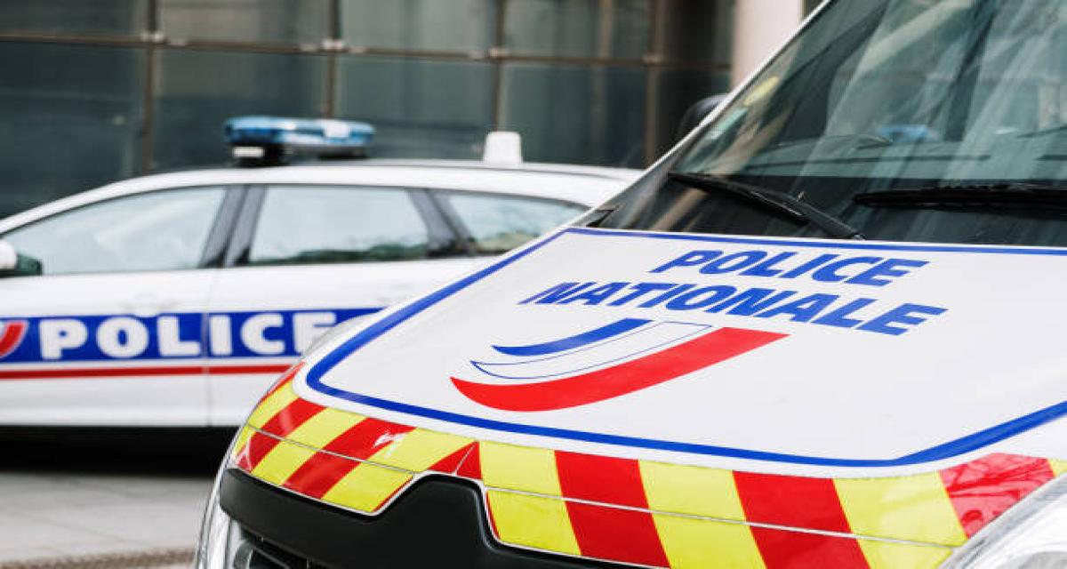 Il refuse d'obtempérer avec femme et enfant à bord : la voiture finit dans un canal, 1,5 kg de drogues découverts