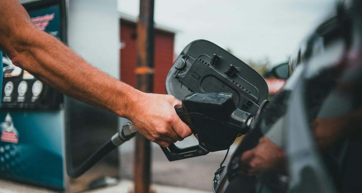 France : des automobilistes face à des factures de 8 000 ¬ après avoir fait le plein dans cette station, le carburant était contaminé