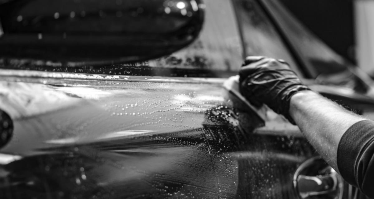 Il lave sa voiture devant chez lui depuis plus de 20 ans : cette année, la police a sonné à sa porte