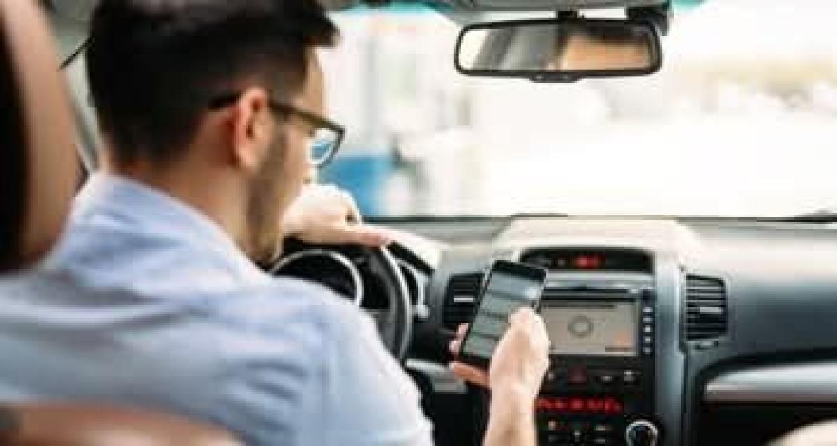 Téléphone au volant : dès le 1er octobre, les conducteurs de la Vienne risquent une suspension de permis automatique