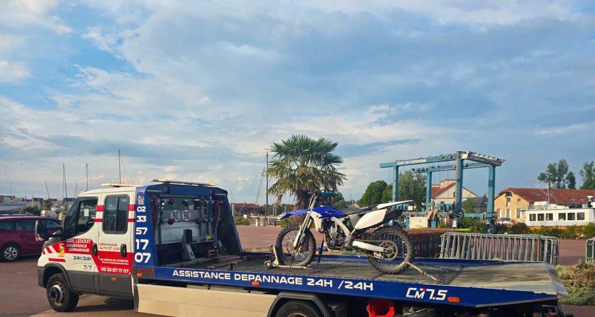 Sans casque, sans plaque, en contresens : deux motards en rodéo urbain rattrapés par la gendarmerie après une course-poursuite