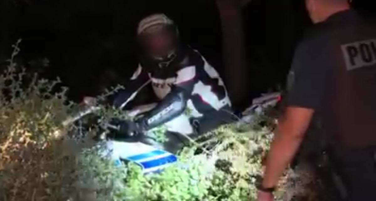 Ivre au guidon, il termine sa course dans les buissons : ce motard interpellé par la police reconnaît avoir bu « une bouteille de vin » avant de finir à pied