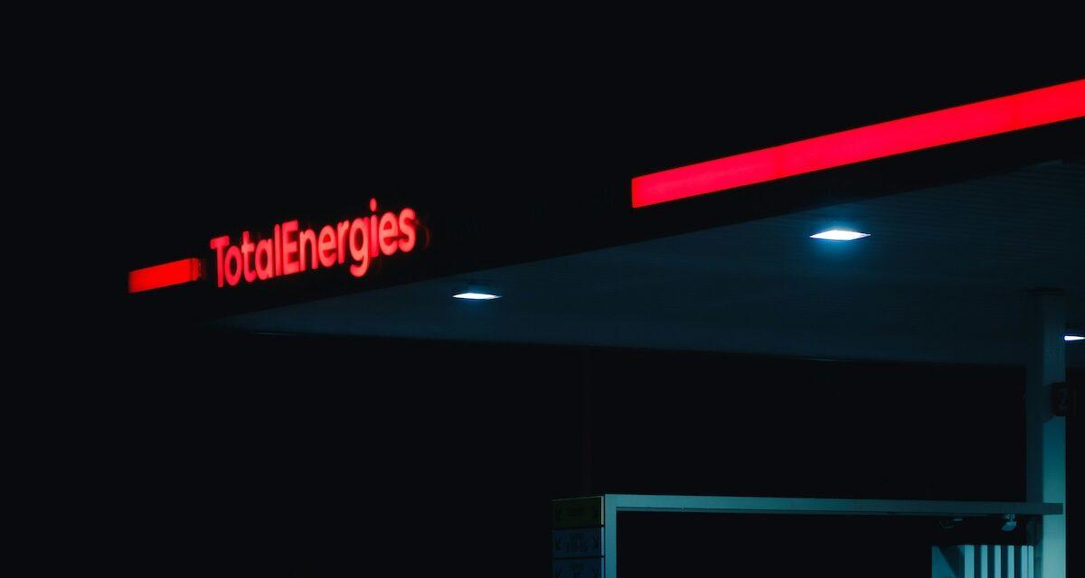 TotalEnergies maintiendra-t-il le plafonnement des carburants ? La réponse de son PDG