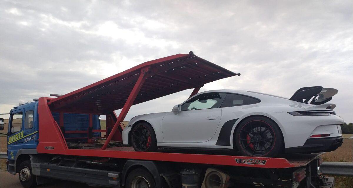 Il pilote sa Porsche 911 GT3 à 199 km/h sur une route à 90 : le radar lui offre une pause forcée... et la fourrière garde la voiture pour cet excès de vitesse