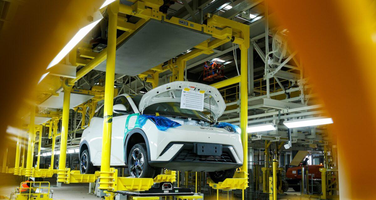 BYD et ses usines européennes : entre promesses et chantiers à l'arrêt