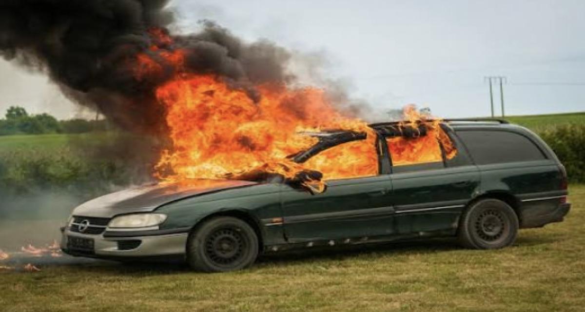 Ils incendient leur voiture en pleine canicule pour tenter de toucher 8 000 ¬ d'assurance