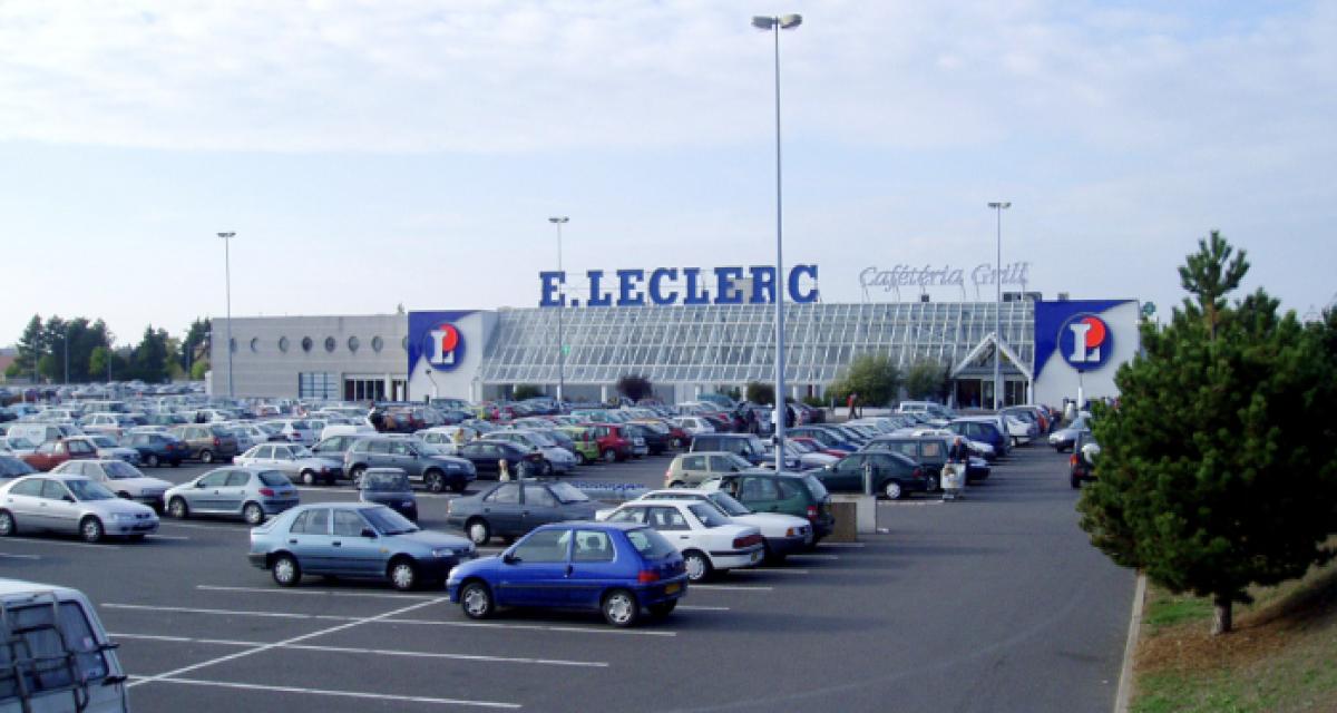 Il force un Leclerc, décide de faire sa lessive à l'intérieur avant de voler une voiture