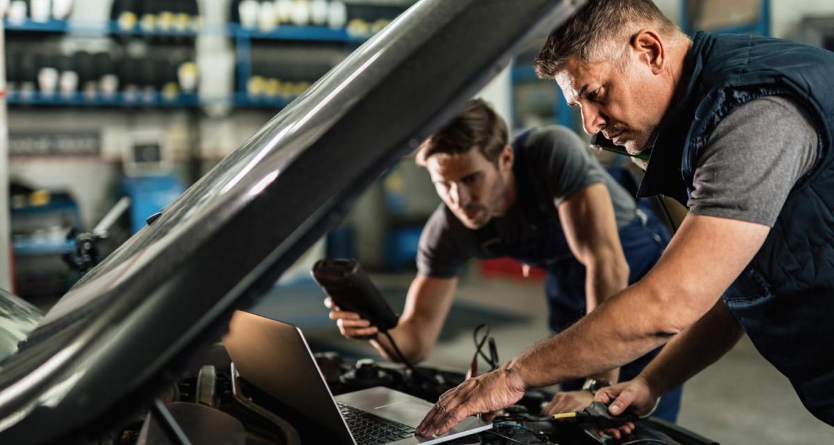 Voiture électrique ou hybride : l'entretien est-il vraiment différent d'un véhicule thermique ?