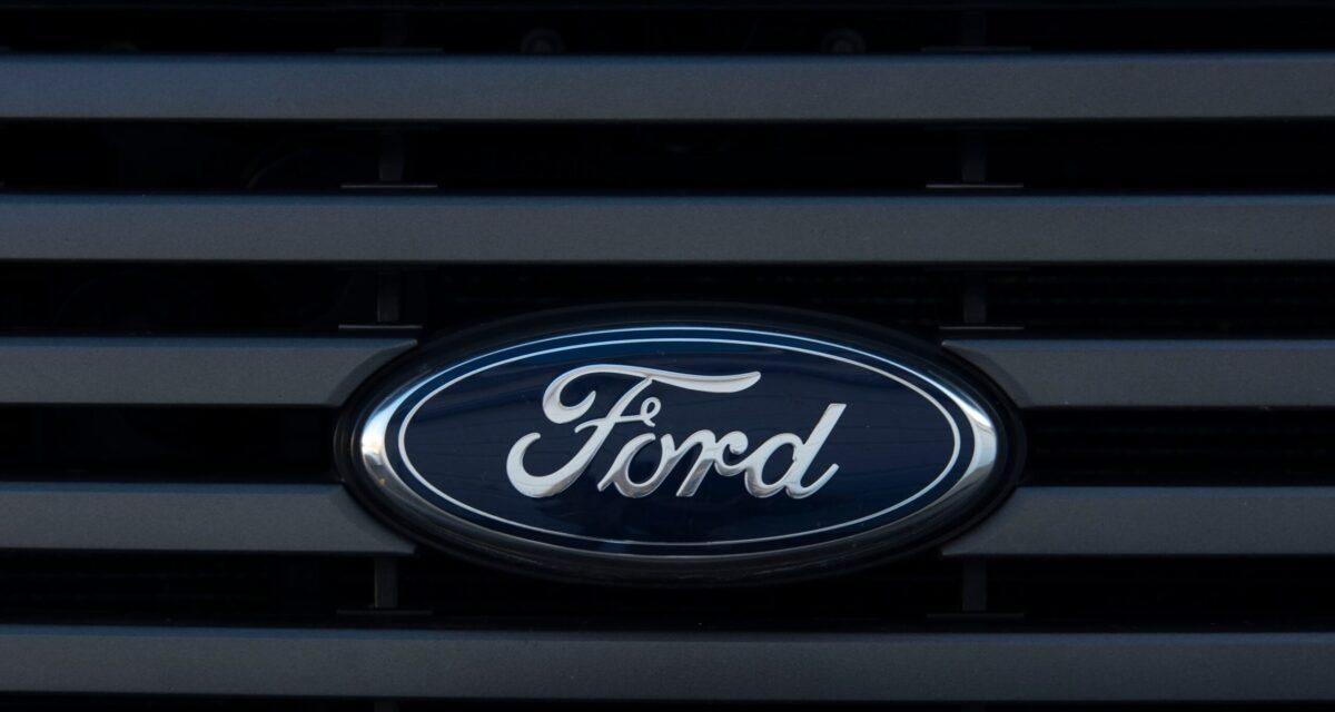 Leur Ford Ranger neuve est rappelée avant même la livraison : le concessionnaire leur propose un véhicule de remplacement à 20¬ par jour