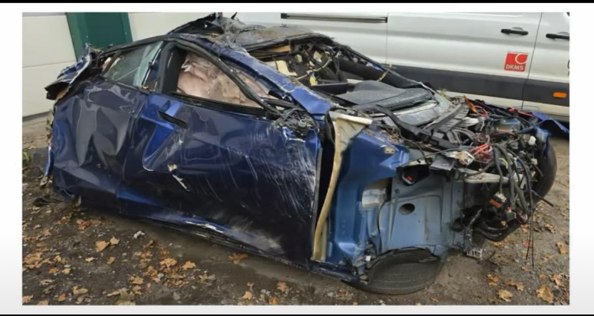 À 286 km/h sur l'autobahn, sa Tesla Model S Plaid vole en éclats : le conducteur s'en sort miraculeusement