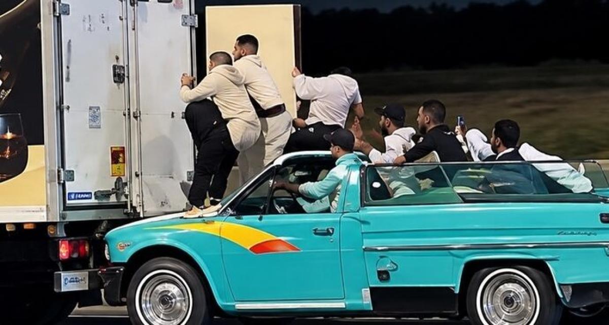 Fast & Furious version basse-cour : des voleurs braquent un camion de poulets à pleine vitesse sur l'autoroute