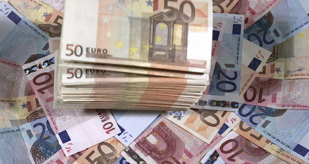 10 000 euros en faux billets dans sa voiture : un jeune de 24 ans arrêté immédiatement