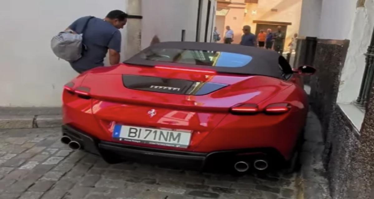 Il s'aventure dans une ruelle avec sa Ferrari à 300 000 euros : impossible de faire demi-tour