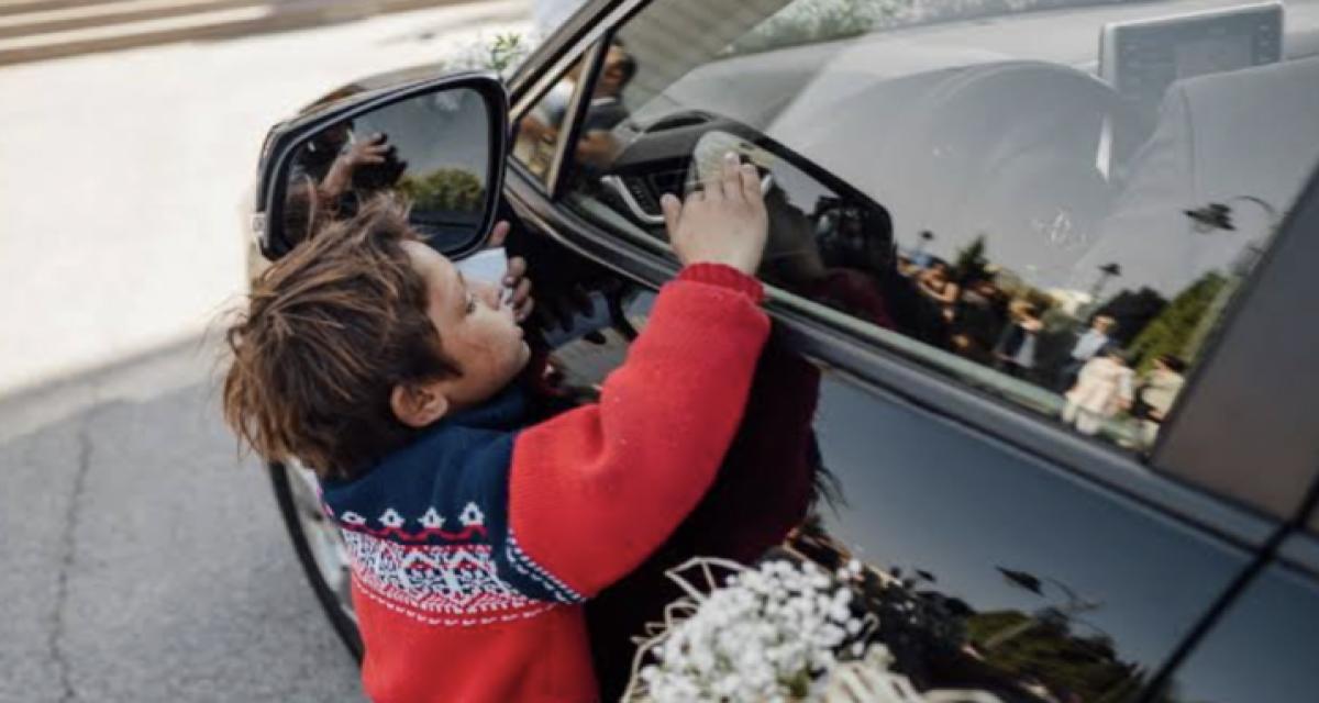 Encore ivre au lendemain d'une soirée, il laisse ses filles de 6 et 8 ans enfermées dans sa voiture