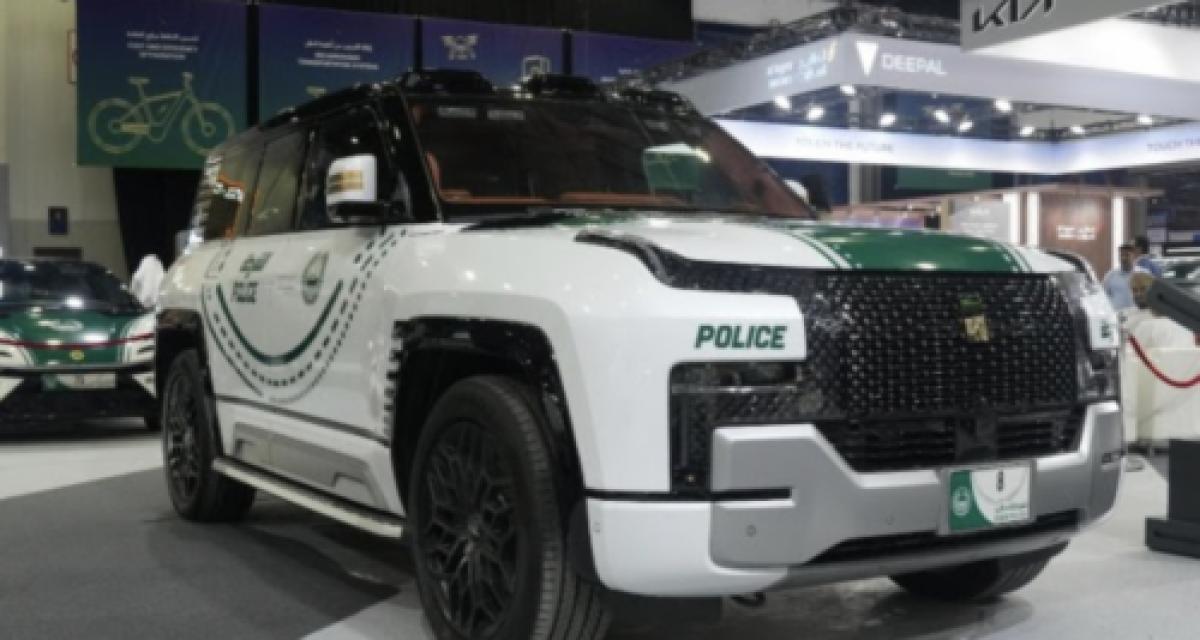 À Dubaï, la police s'offre un SUV de 1 197 chevaux capable de flotter sur l'eau !