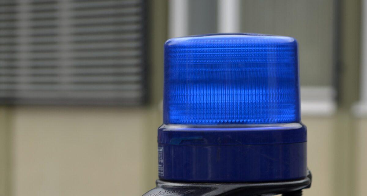 Il voulait jouer au policier, il a fini menotté : la virée au gyrophare d'un ado alcoolisé qui n'a pas vu venir la suite